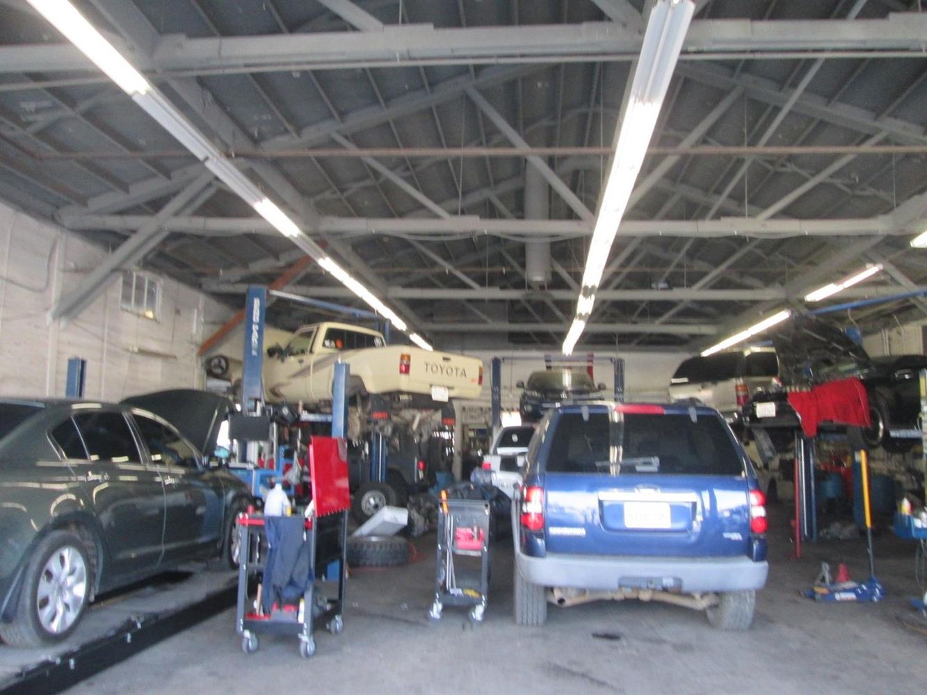 1020 E Acequia Ave, Visalia, CA 93292